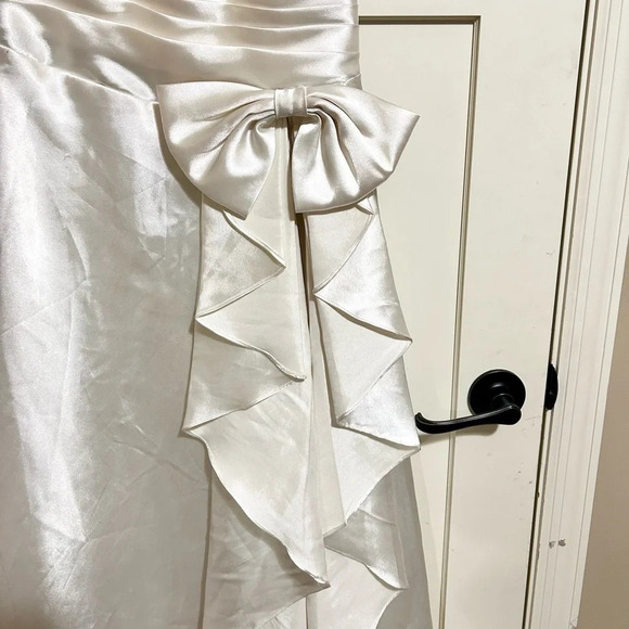NWOT One Shoulder Long Satin Gown Cream size M - Picture 4 of 7